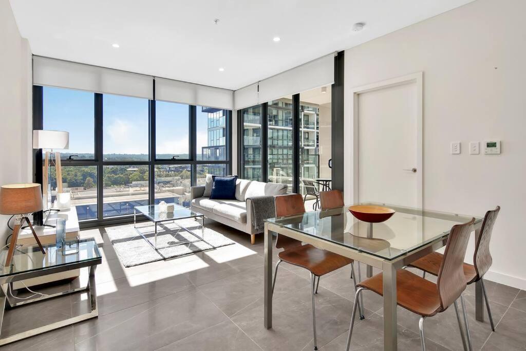 B&B Sydney - Stunning Corporate Apartment WAT1011601 - Bed and Breakfast Sydney