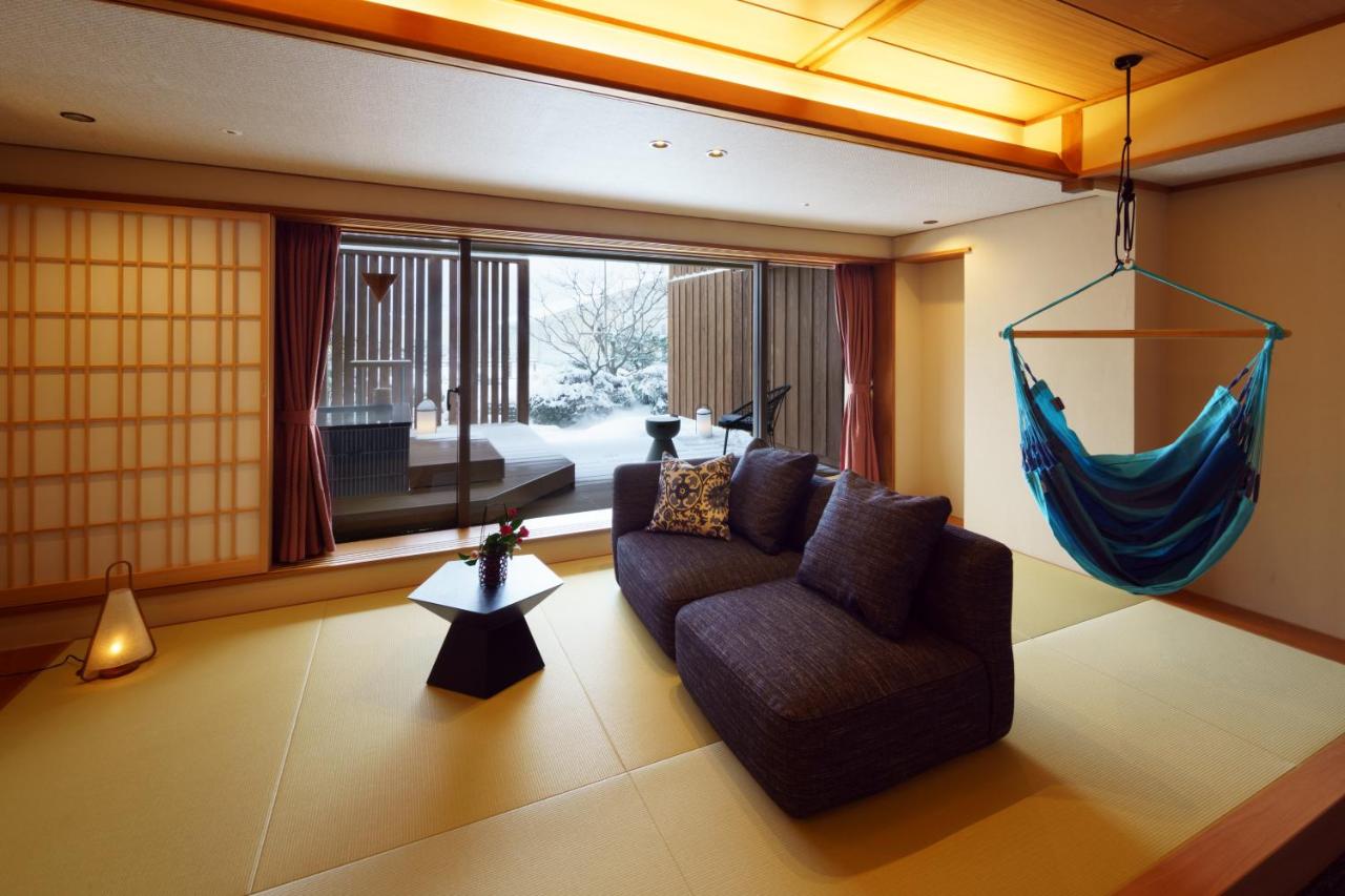 Tweepersoonskamer met 2 Aparte Bedden en Badkamer