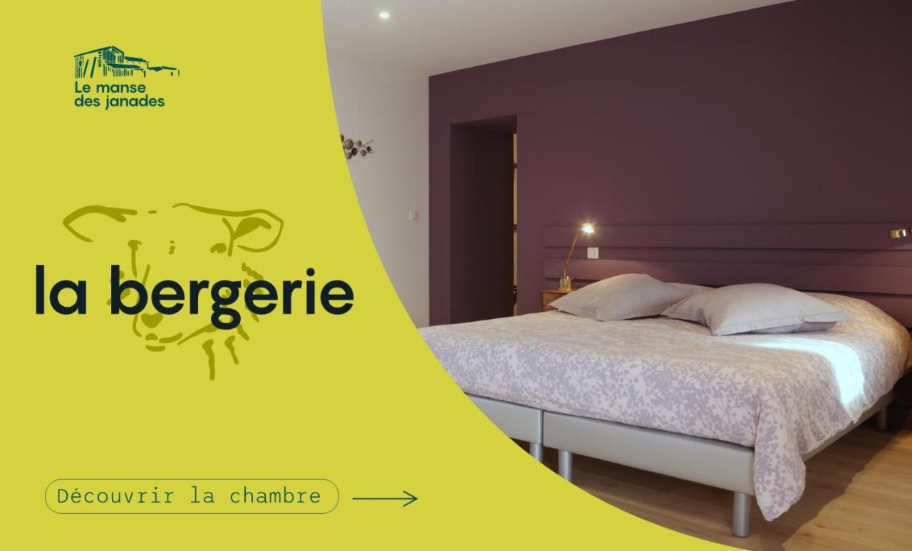 Tweepersoonskamer met 2 Aparte Bedden en Douche