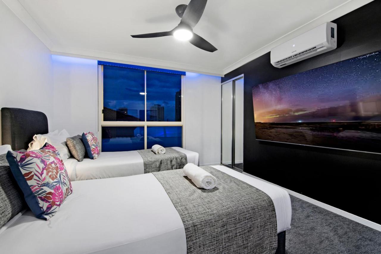 Three-bedroom, One bathroom, low floor Apartment