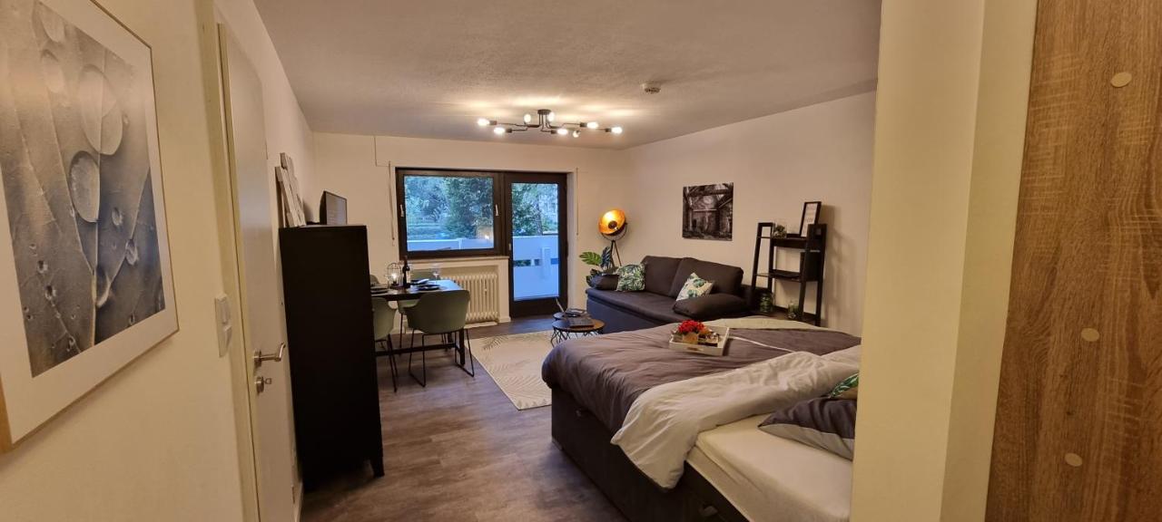 B&B Aschaffenburg - Tolle Wohnung im Industrial Style mit Parkplatz - Bed and Breakfast Aschaffenburg