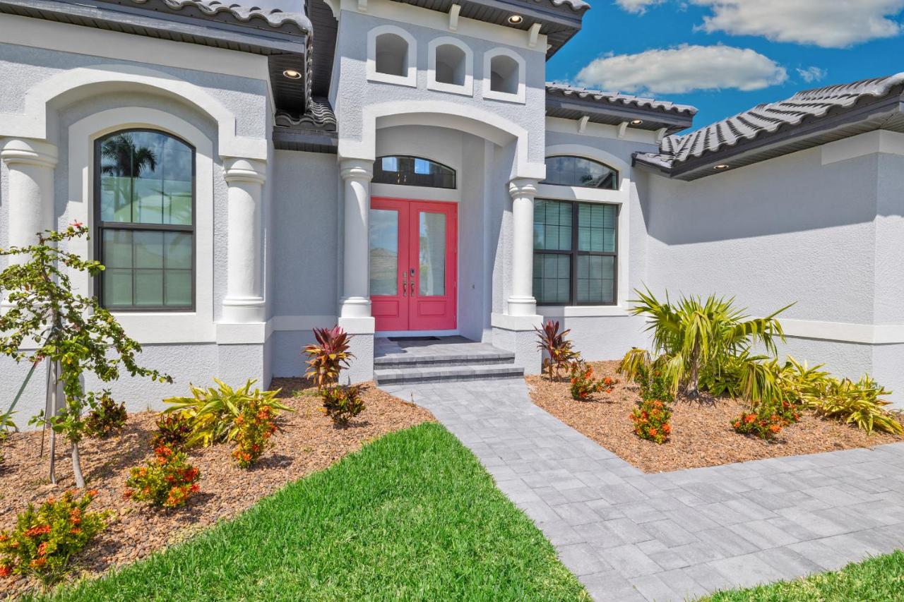 B&B Cape Coral - Absolutely stunning home that truly embodies Florida living, Villa Blue Starfish - Bed and Breakfast Cape Coral