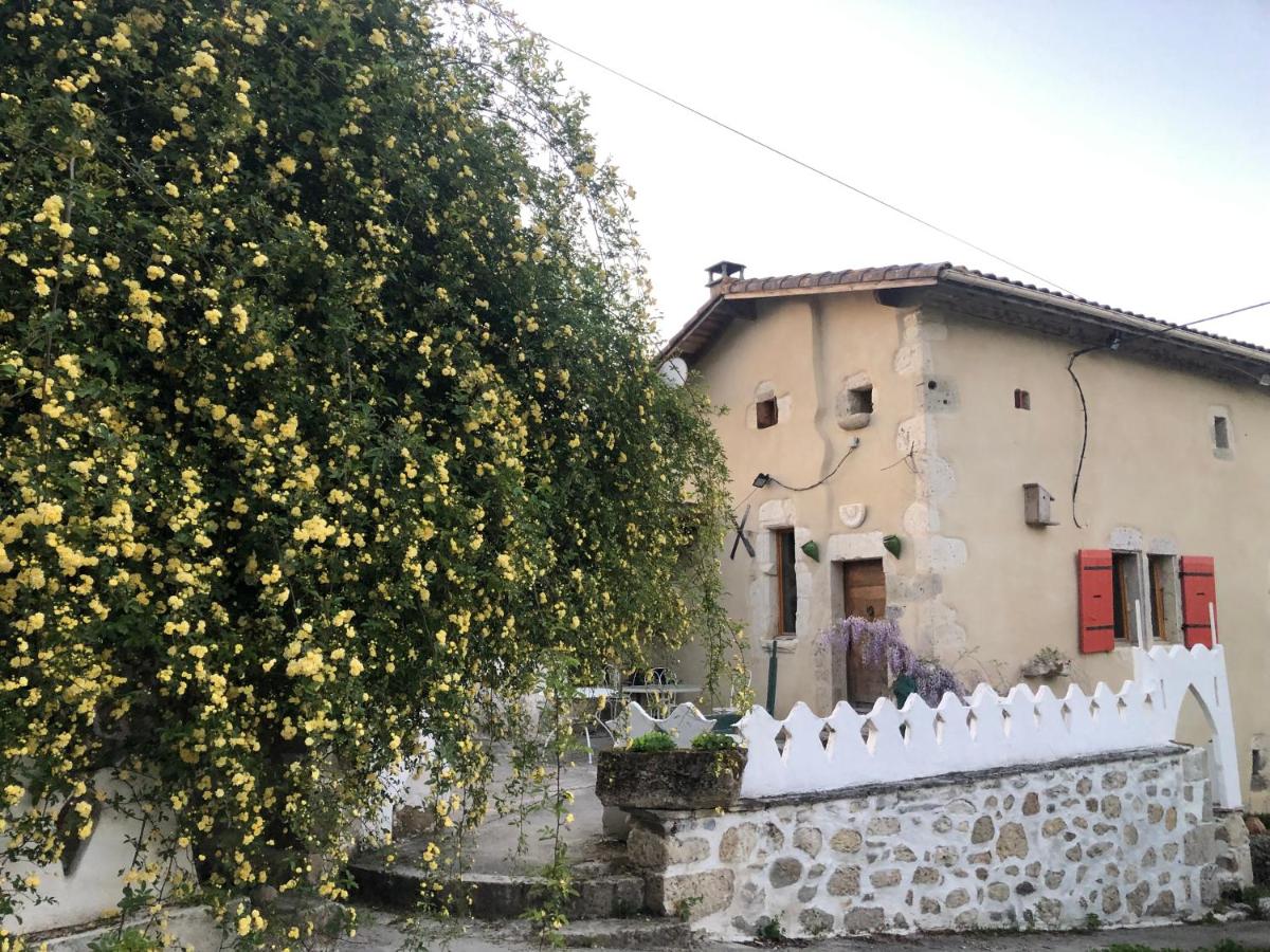 Bâtisse du 14eme en pleine nature - Chambres d’hôtes Clermont-Dessous