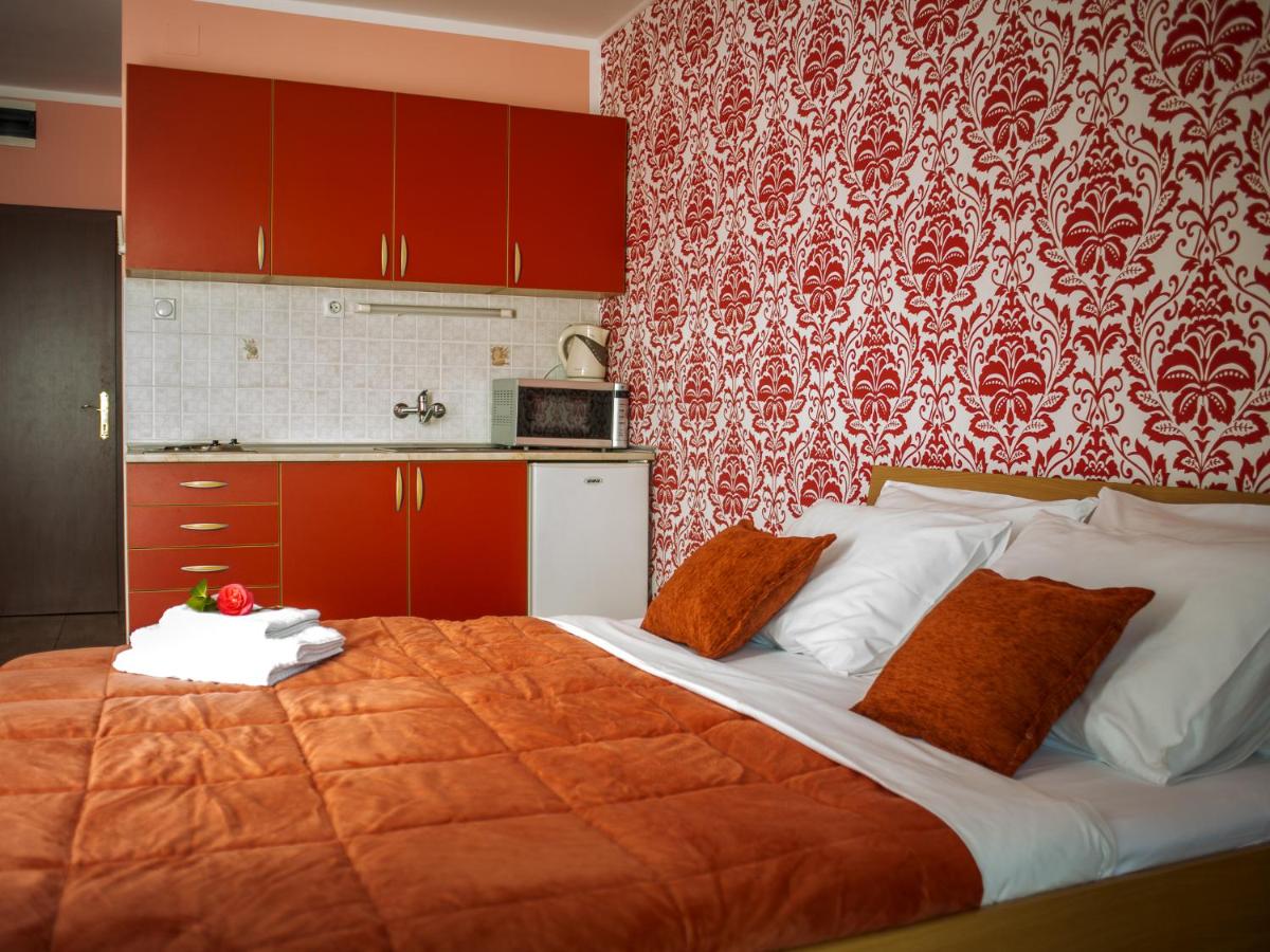 Studio Apartment with Terrace and Sea View