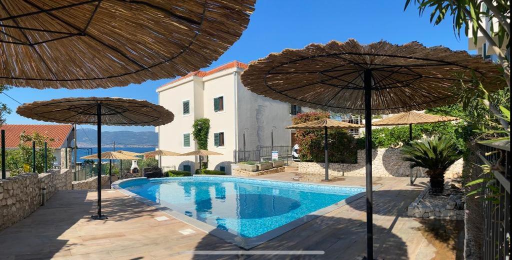 Villa Salena with pool Slatine - B&B Slatine