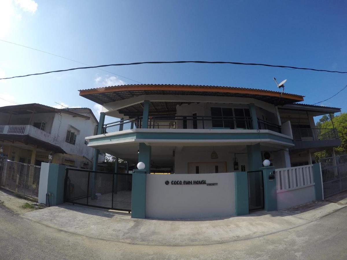 CoCo Fun House Kemaman with Pool and Bathtub - Bed and Breakfast
