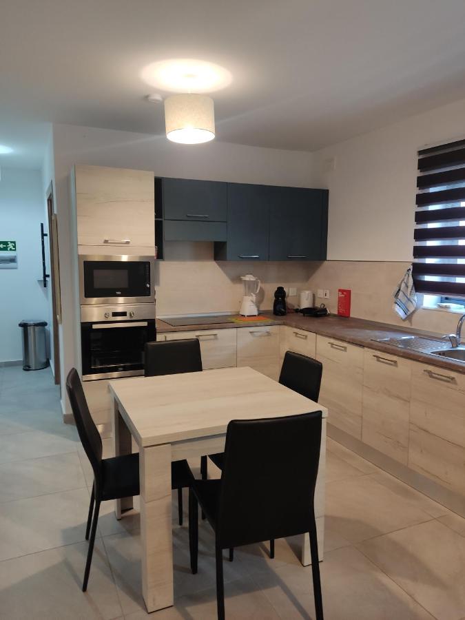 Salina Wharf, Block E, n.27 by Crysalex Houses - Ferienwohnung