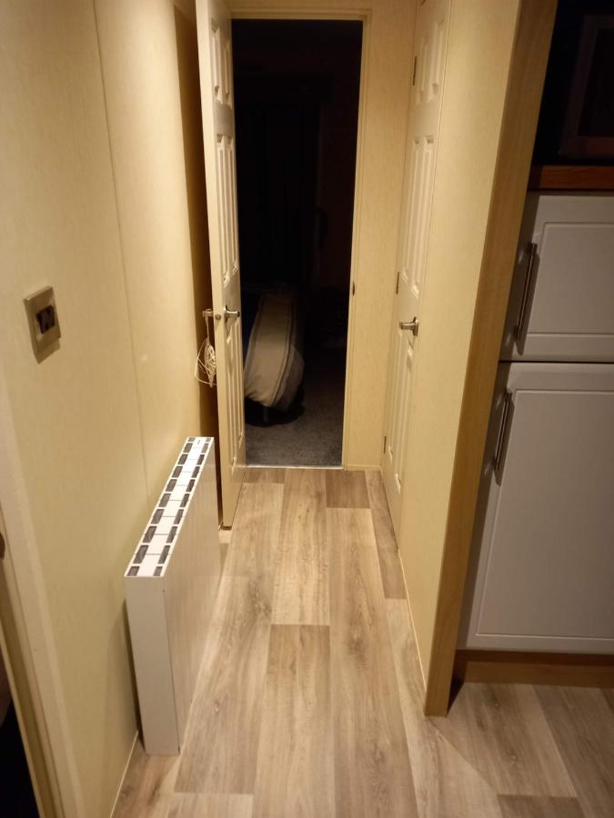 Sunny Hunny Manor Park Caravan - Ferienwohnung