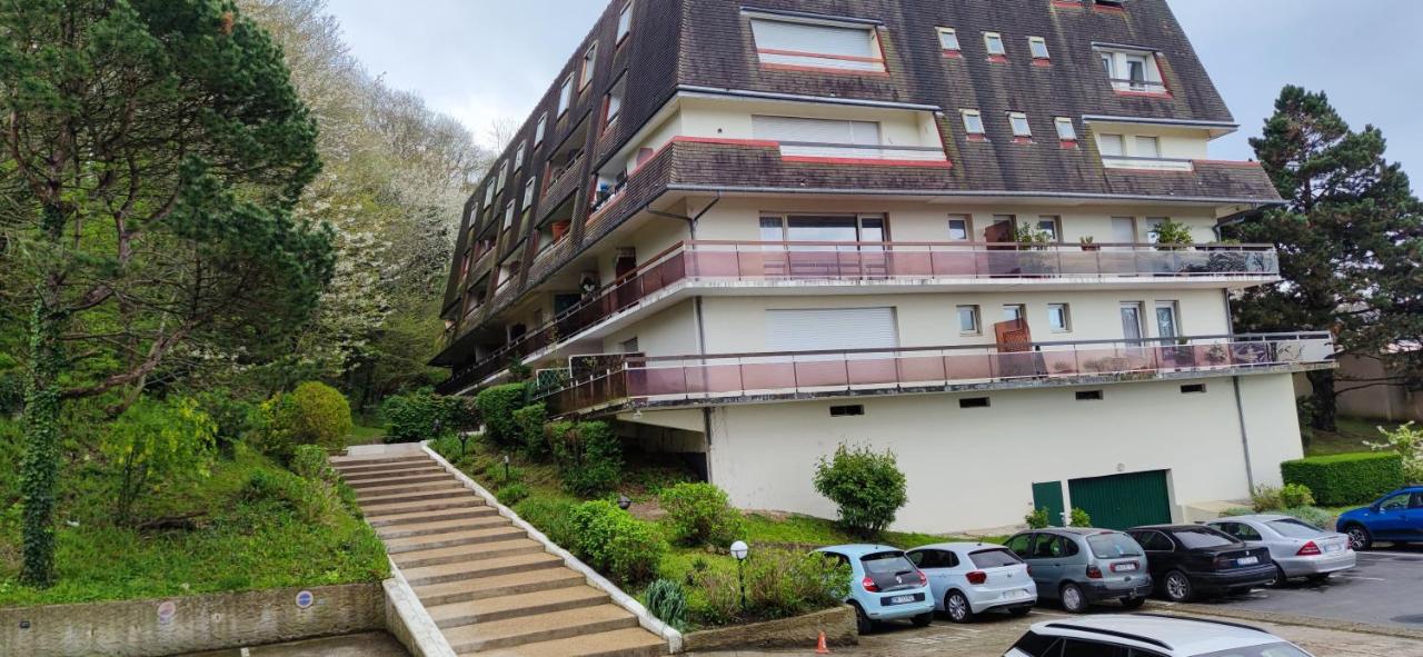 Studio Rénové au calme avec Terrasse Trouville - B&B