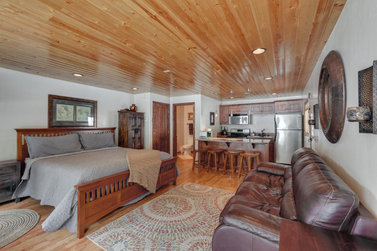 Hot Tub Access Studio 2 Mi to Taos Ski Resort - B&B