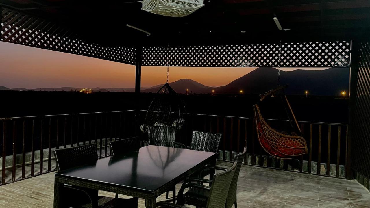 nbz chalet Jasmine stairs - B&B Al ‘Aqr