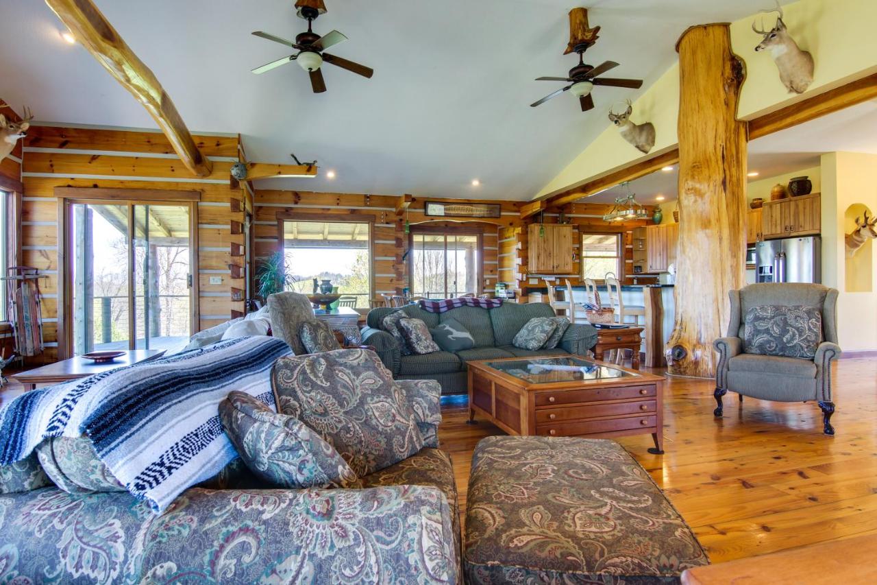 Mountain View and Fire Pit Rustic Marshall Getaway! - Ferienwohnung Marshall