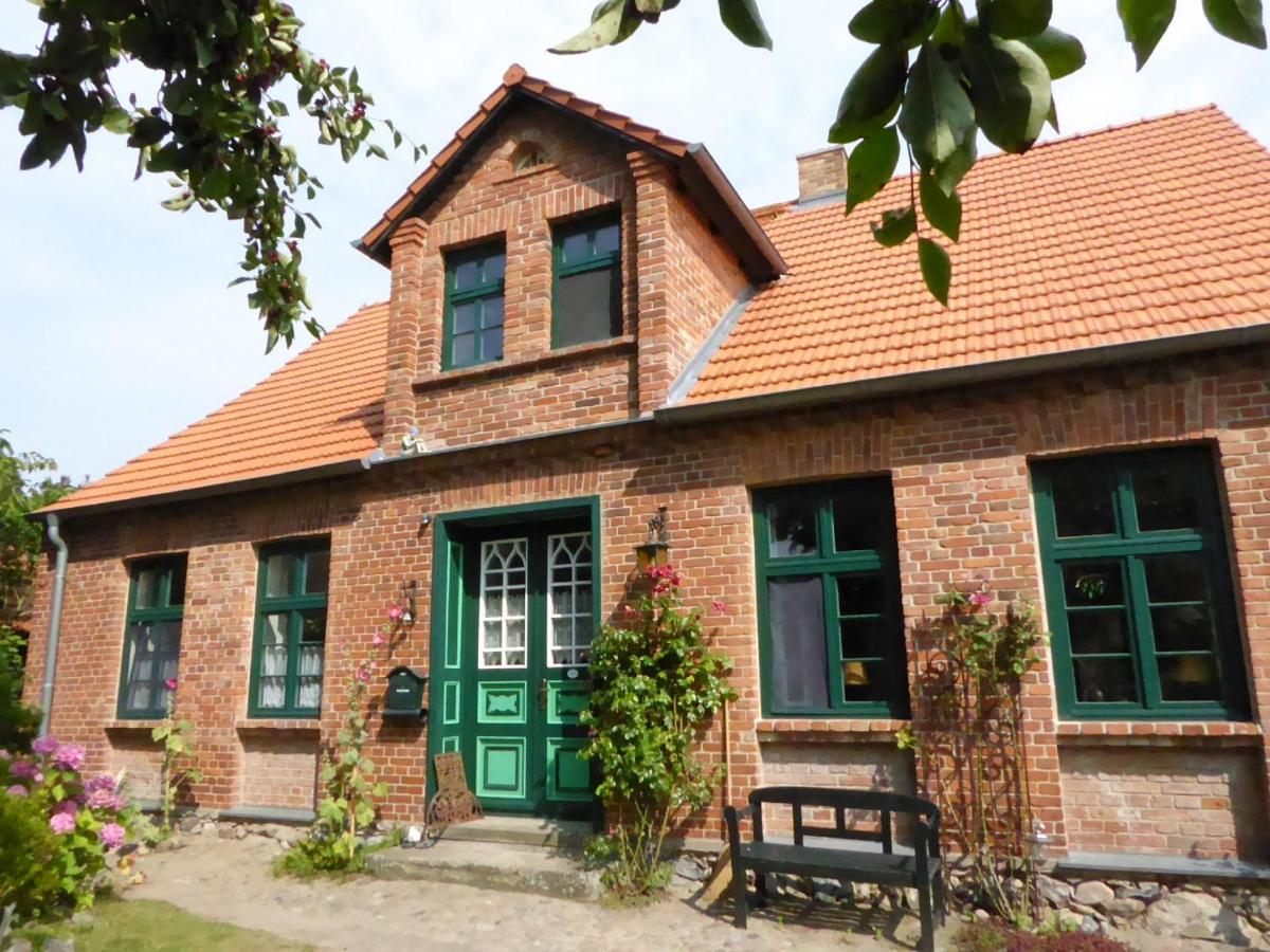 Haus Reuter "Kogge" - Ferienwohnung Wustrow