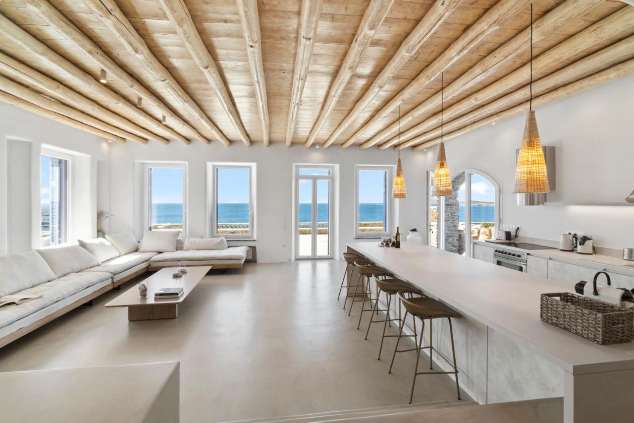 Villa Gaia, Beachfront, Plunge Pool & Sunset by Explore Andros - Bed and Breakfast Áno Aprovátou