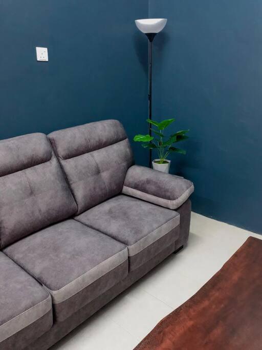 Blue House｜Ulu Yam Homestay｜12-15pax - Chambres d'hôtes Batang Kali