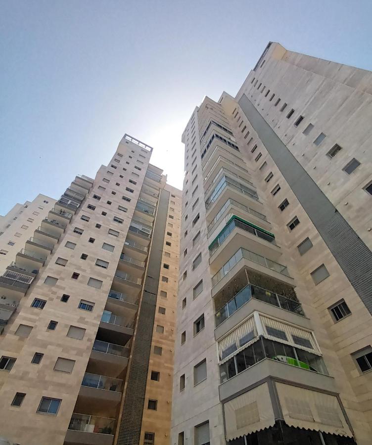 Beach Suite Israel- Private Jacuzzi Garden Suite & Gym, 3 Min Walk To Beach ביץ סוייט ישראל- ג'קוזי פרטי בגינה 3 דקות הליכה לים וחדר כושר - Chambres d'hôtes Ashkelon
