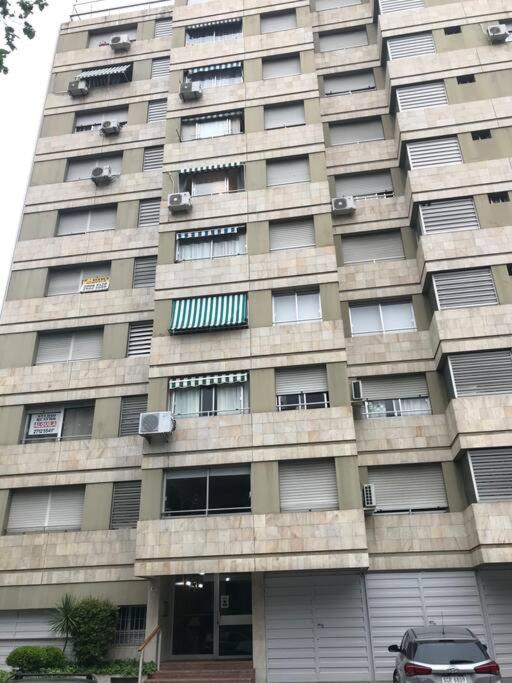 Apto en Pocitos cerca a La Rambla para 4 personas - Bed and Breakfast