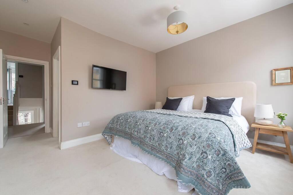 Chelsea Stunning two Bedroom Townhouse with Airconditioning - Chambres d’hôtes Londres