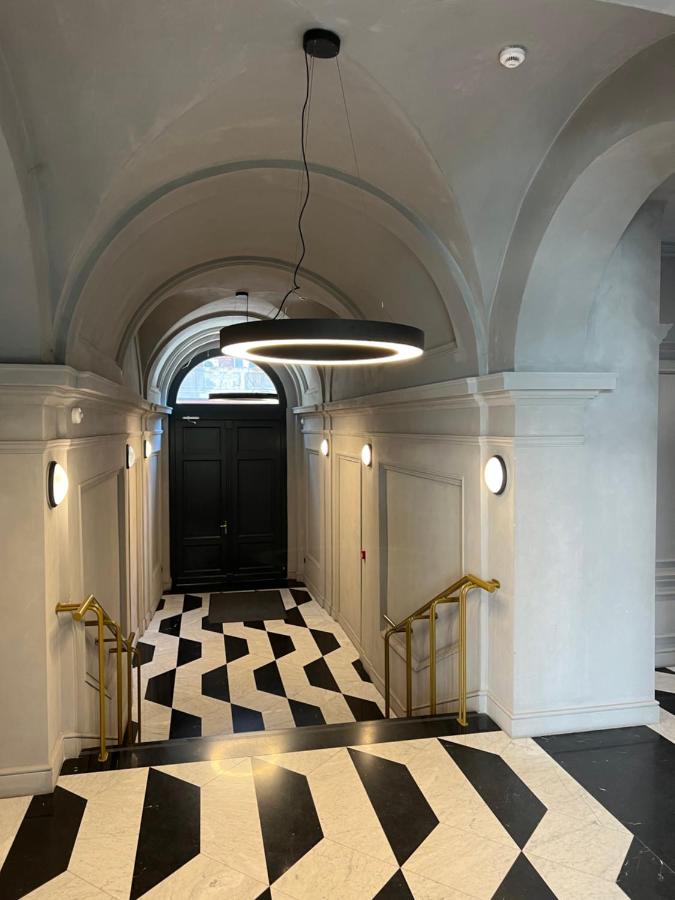 Luxe CENTRAL Studio with POOL, PARKING & AC - Ferienwohnung Budapest