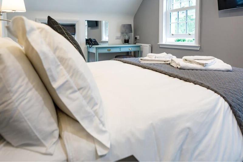 Zimmer mit Kingsize-Bett