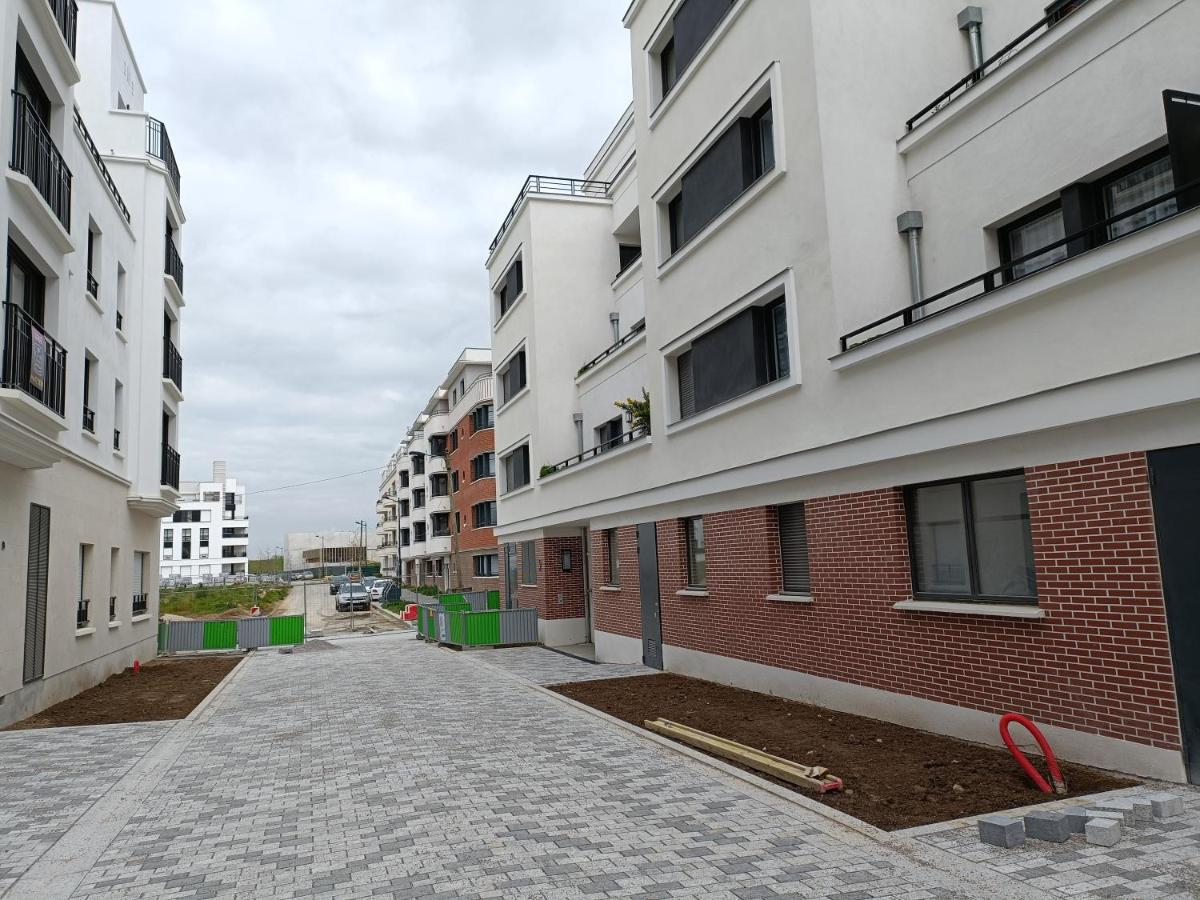 Le Debussy 5 personnes, lit bébé, balcon, parking privé gratuit - Chambres d'hôtes Chessy