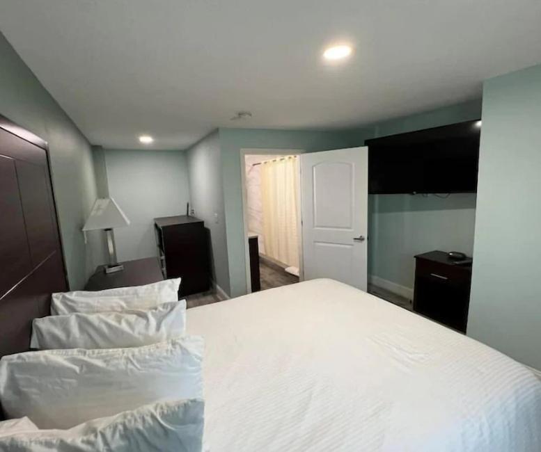 Standard Queen Room