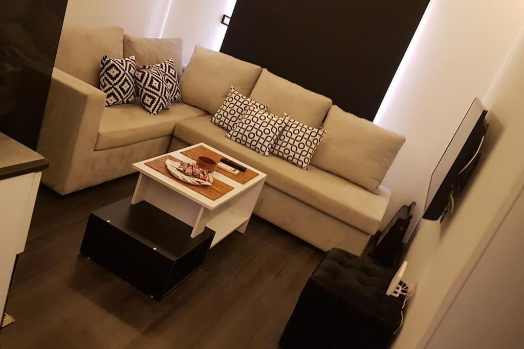 ستوديو فندقي مع مسرح منزلي روعه وواي فاي - Chambres d’hôtes