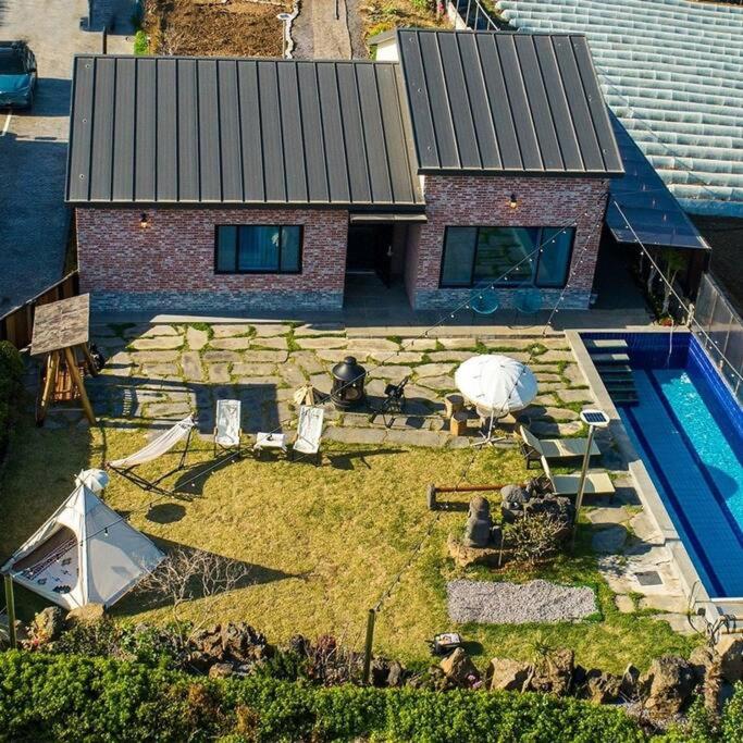 B&B Jeju City - Aewol HyunStay - Bed and Breakfast Jeju City