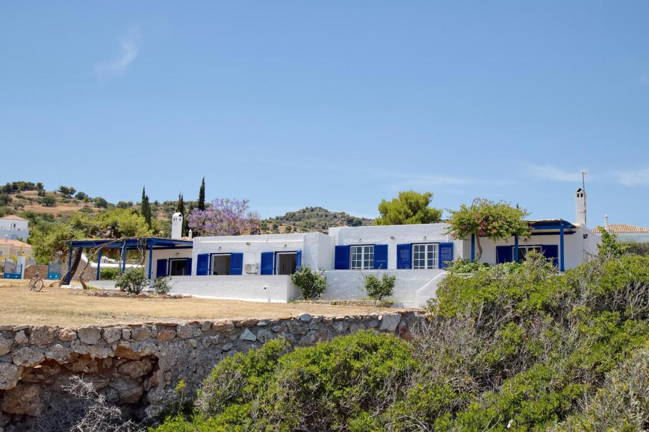 B&B Spetses - Aroura Homes 4BR Beachfront Villa - Bed and Breakfast Spetses