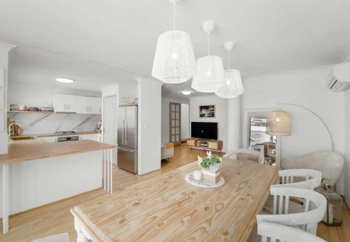 The “Pretty Beach House” - Bed and Breakfast