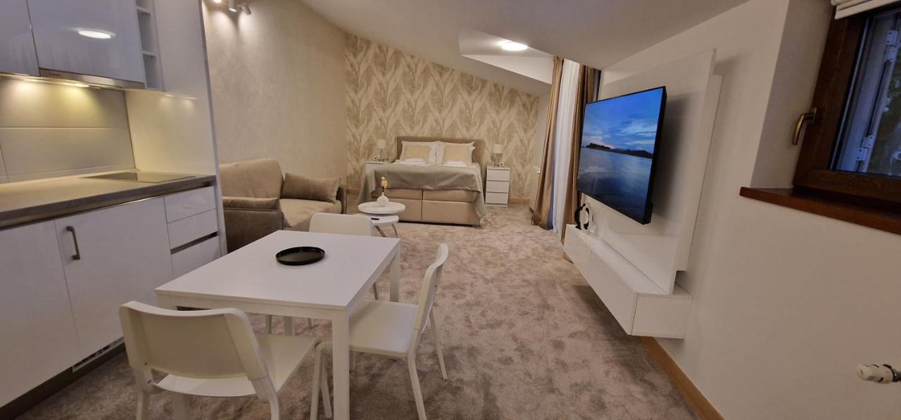 Apartment with Garden View