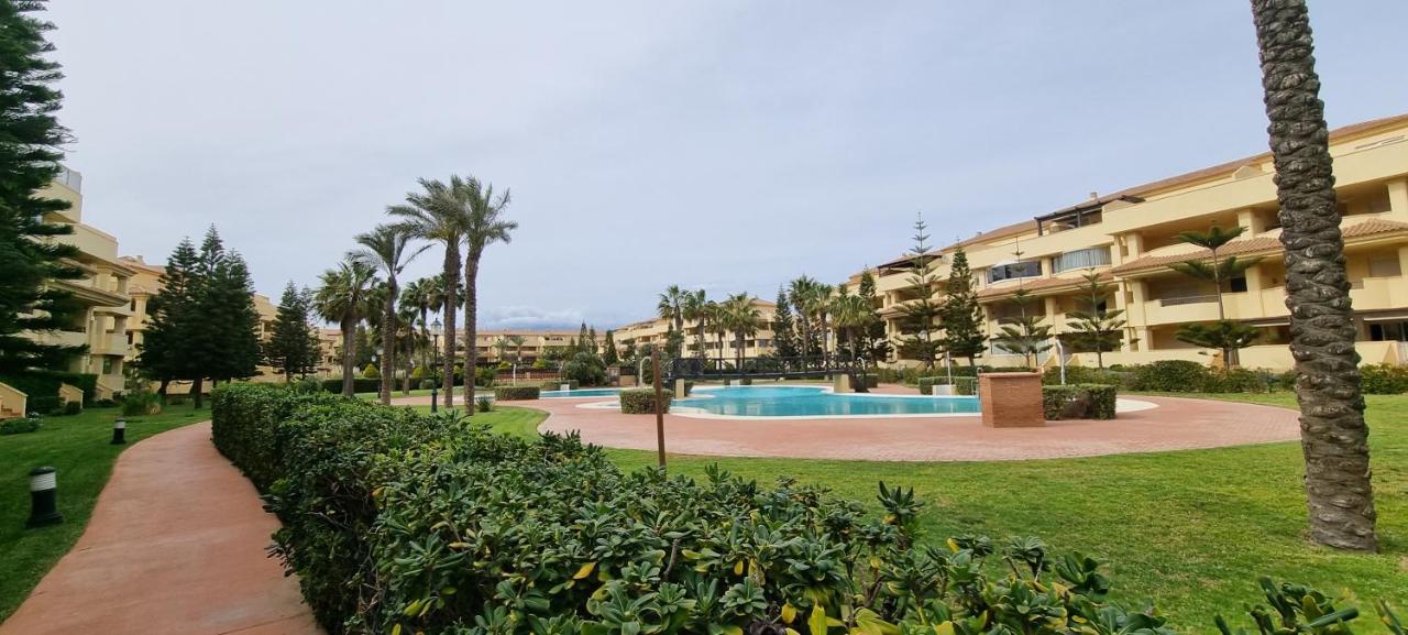 Apartamento LUXURY en ROQUETAS DE MAR - PLAYA SERENA Urbanización VILLA ROMANA - B&B