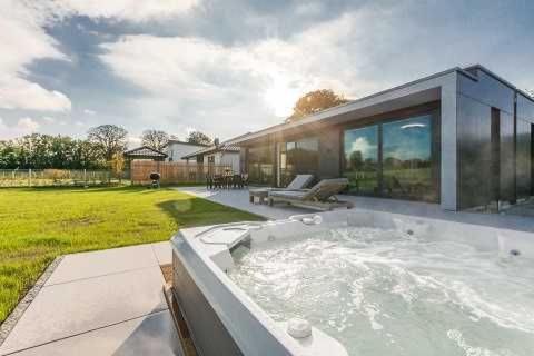 Luxus-Ferien-VILLA NICE LOUNGE - Bed and Breakfast Göhren-Lebbin