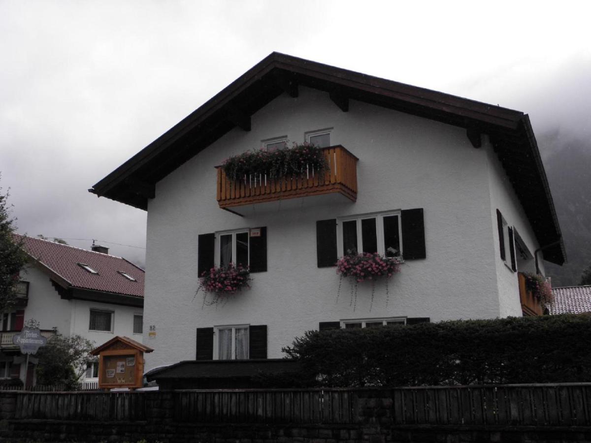 B&B Mittenwald - Ferienhaus Adelia - Bed and Breakfast Mittenwald