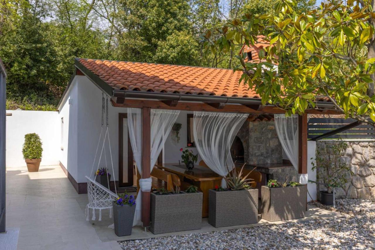 Piccola Villa Adriatic with a swimming pool, grill, children playground Opatija - B&B