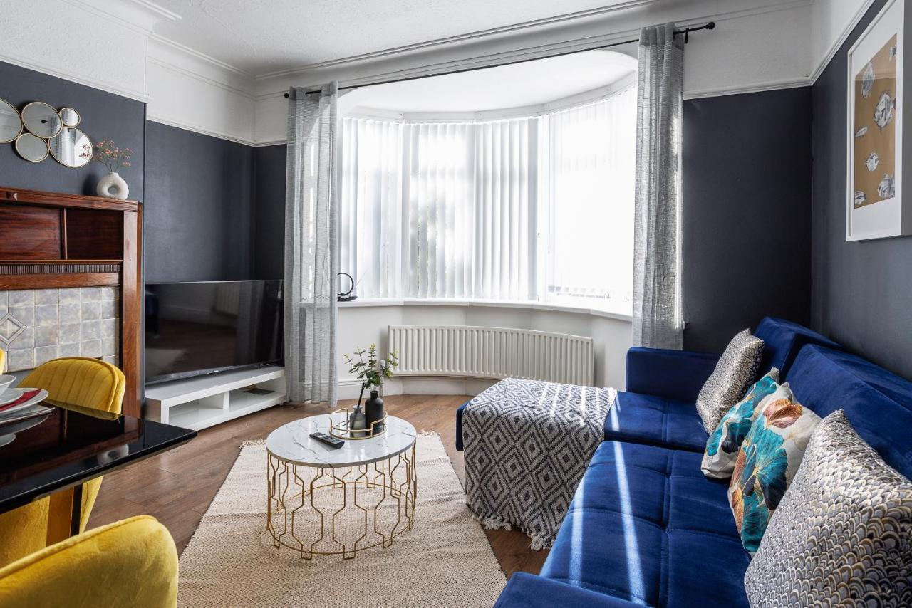 B&B Newcastle upon Tyne - Stunning Newcastle Gem - sleeps 9 - Parking - Bed and Breakfast Newcastle upon Tyne