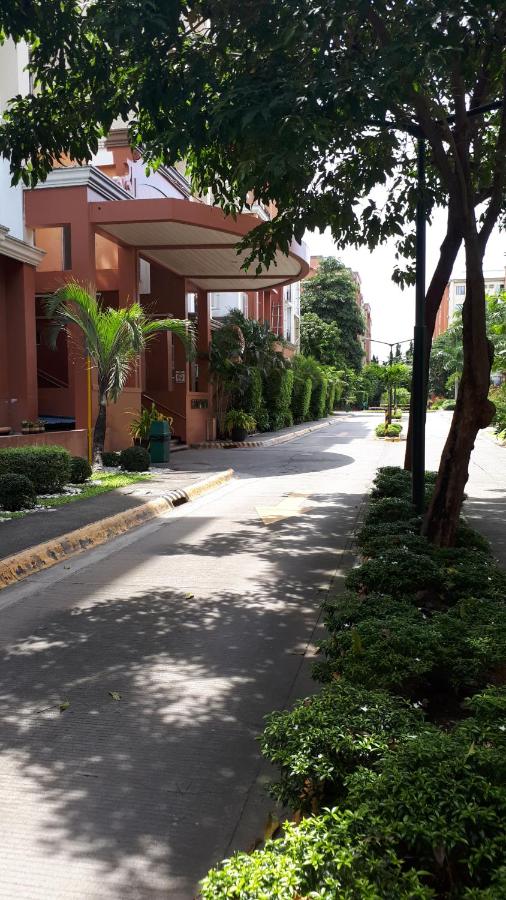 Loft Suite in Chateau Elysee near Airport - B&B Manila