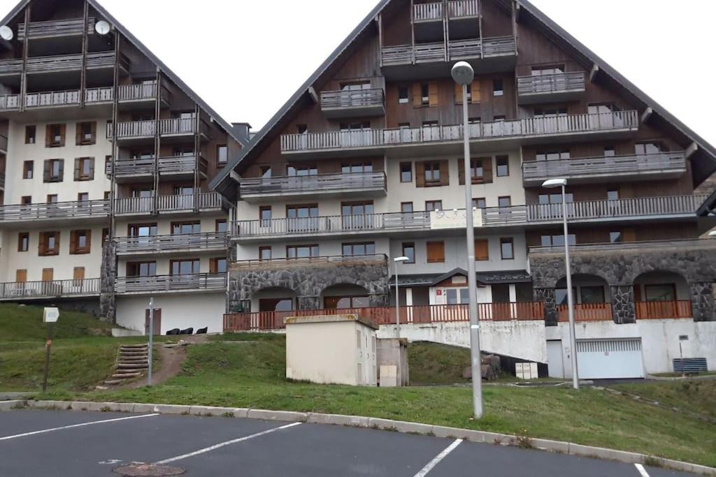 Apt les luges pour 4 à 6 pers vue vallée wifi - Chambres d’hôtes Besse-et-Saint-Anastaise