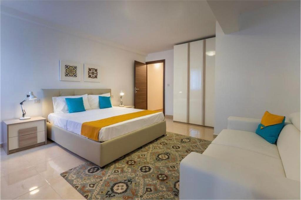 Apartamento con balcón