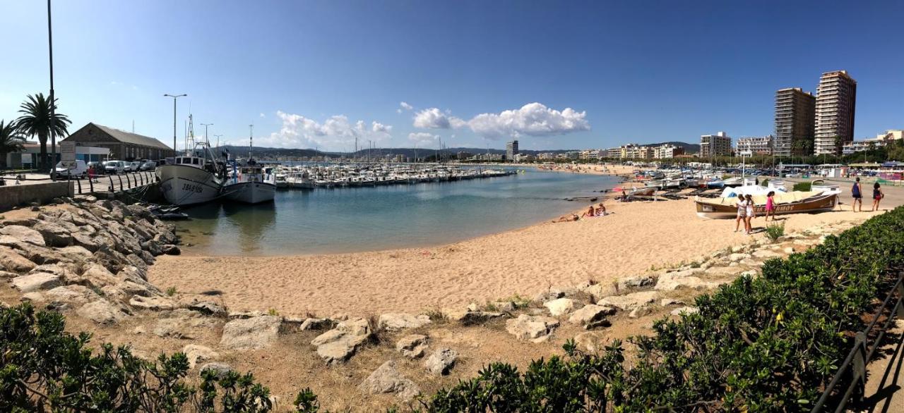 Apartamento nuevo céntrico frente al mar en Palamós - Bed and Breakfast