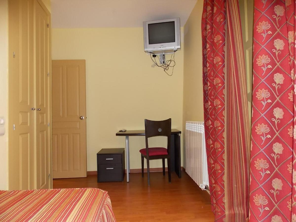 Two-Bedroom Apartment (4-5 Adults)