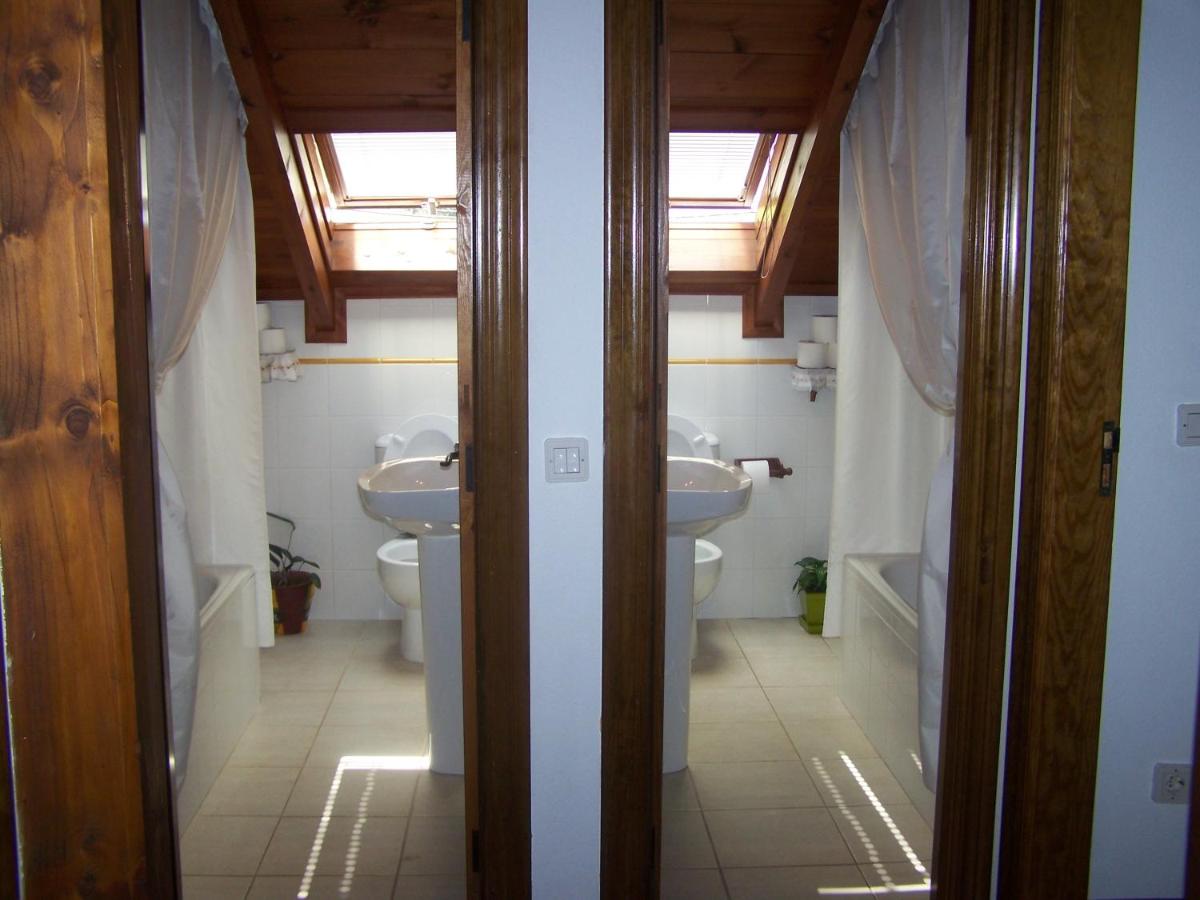 Four Double Rooms with 2 Shared Bathroom