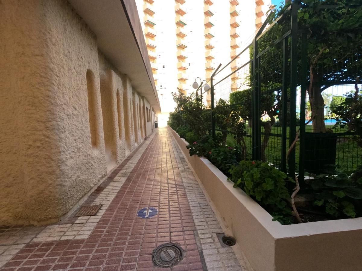 RentitSpain Góndolas Tenis y Balcón con Vista al Mar - Chambres d’hôtes Almuñécar