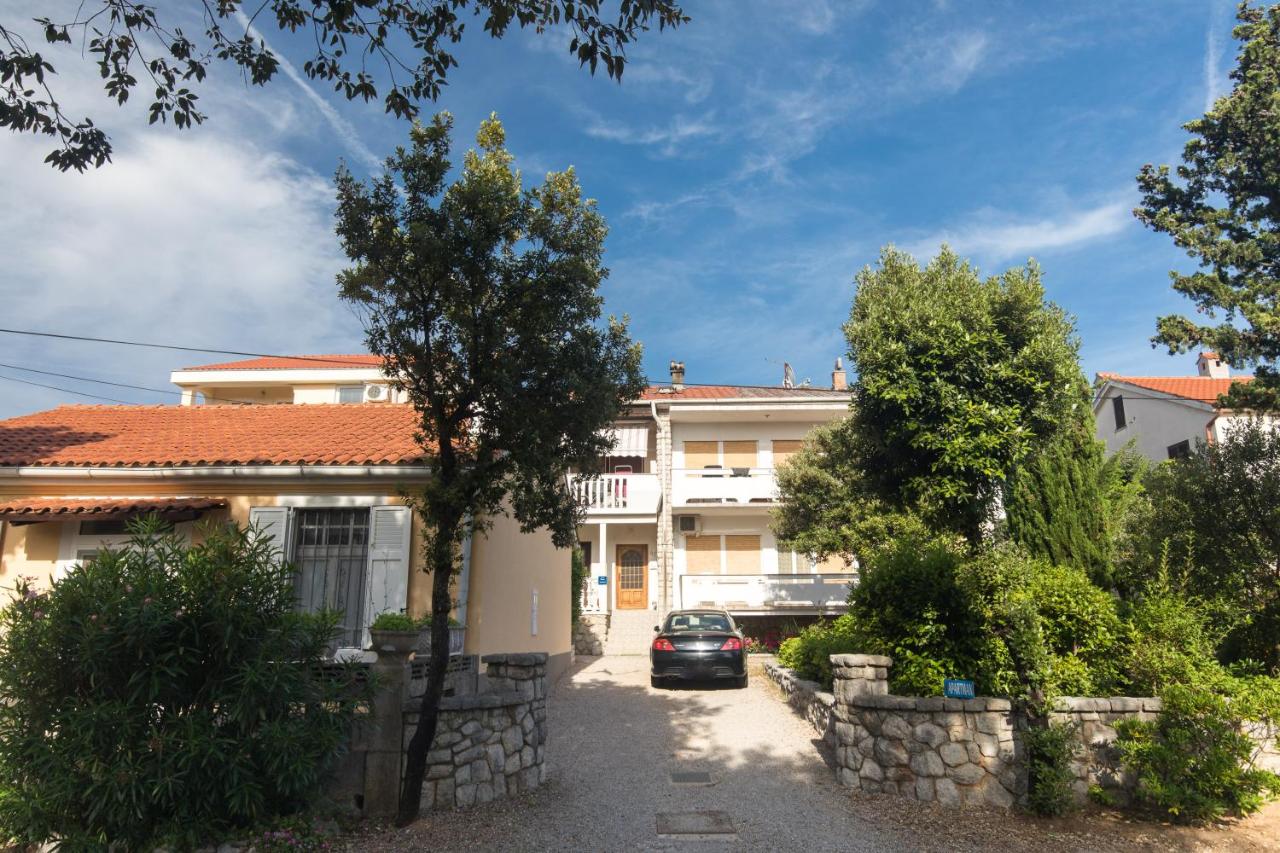 Apartments Mirjana * central location and close to beach - Chambres d’hôtes Punat
