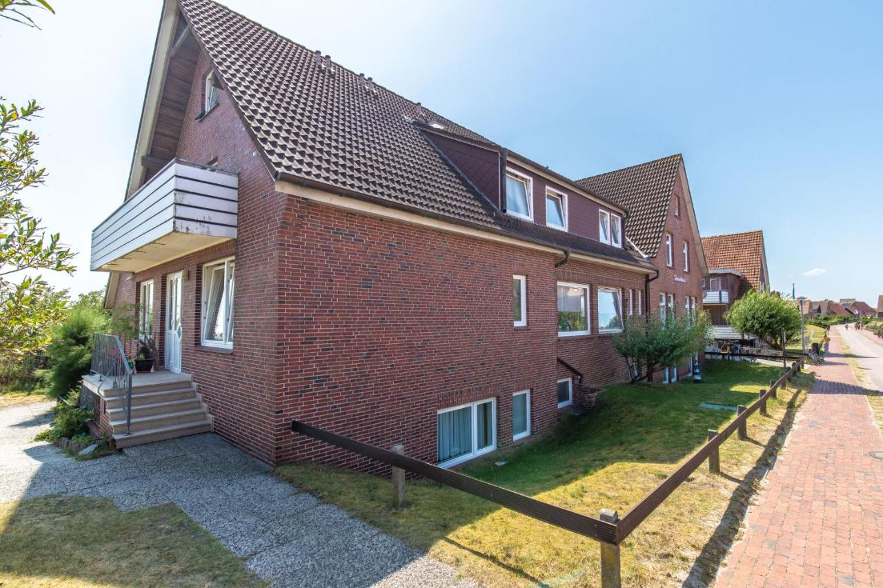 One-Bedroom Apartment with Garden View