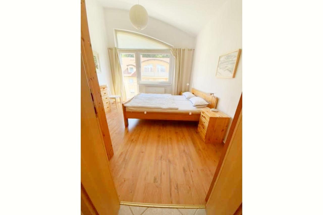 Apartment mit Balkon
