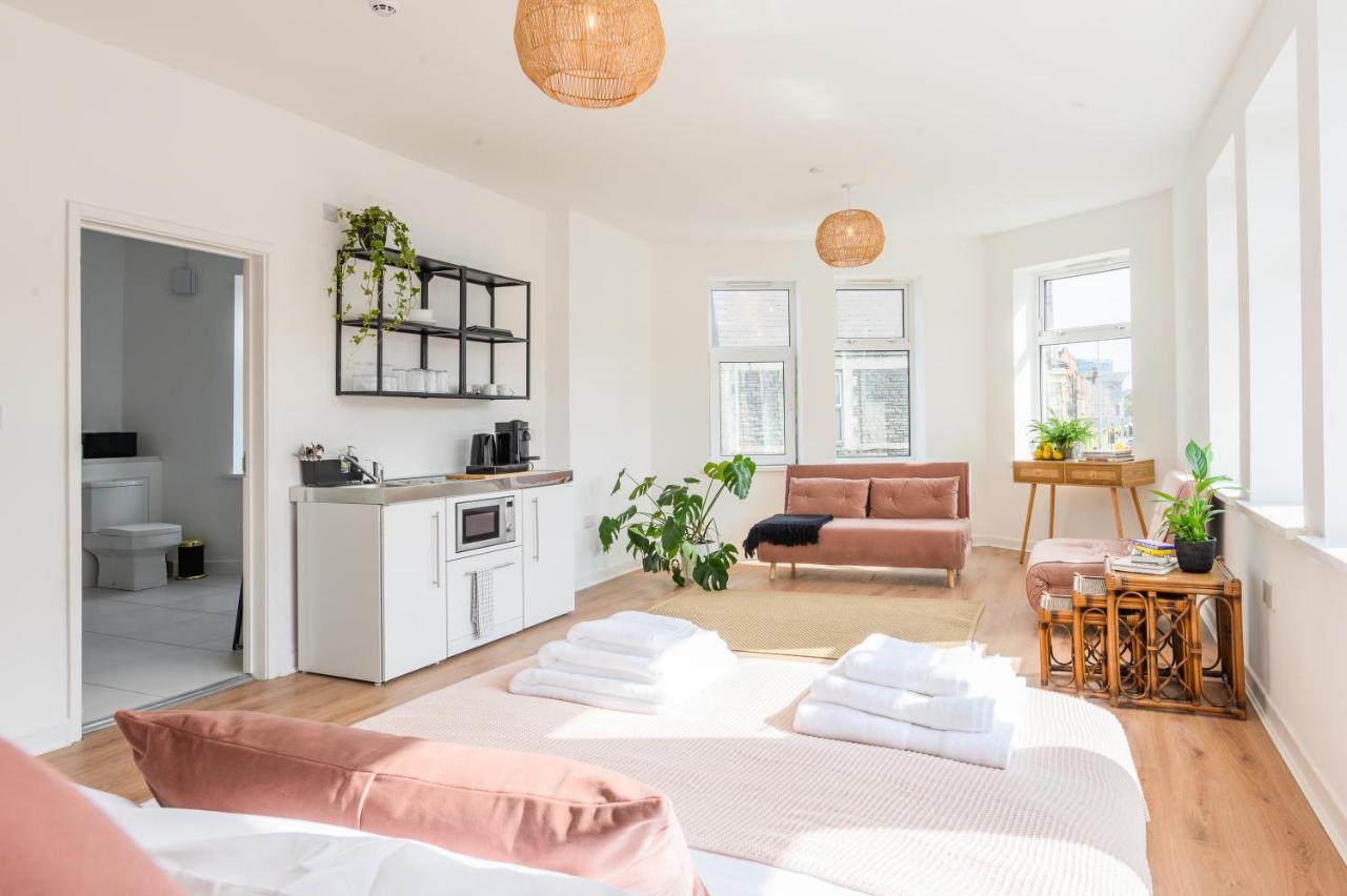 Neighbourhood Bedrooms - B&B Cardiff