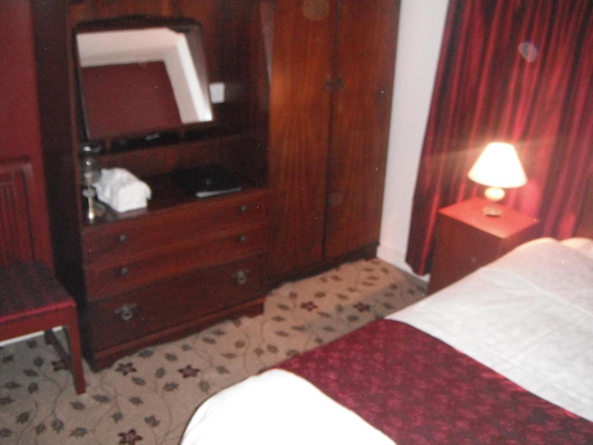 Twin Room with Private Bathroom