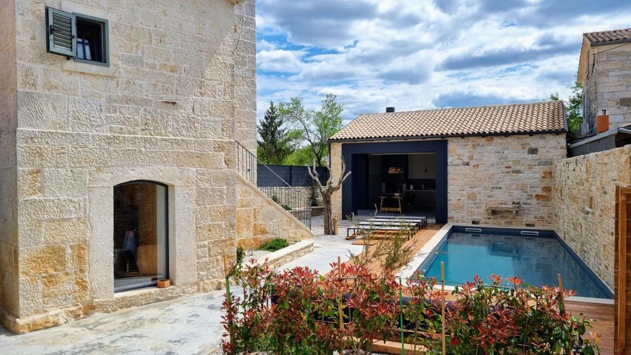 Villa Qualia - Heated pool, 4 bedrooms, 2 kitchens, Stylish interior - B&B Srbinjak