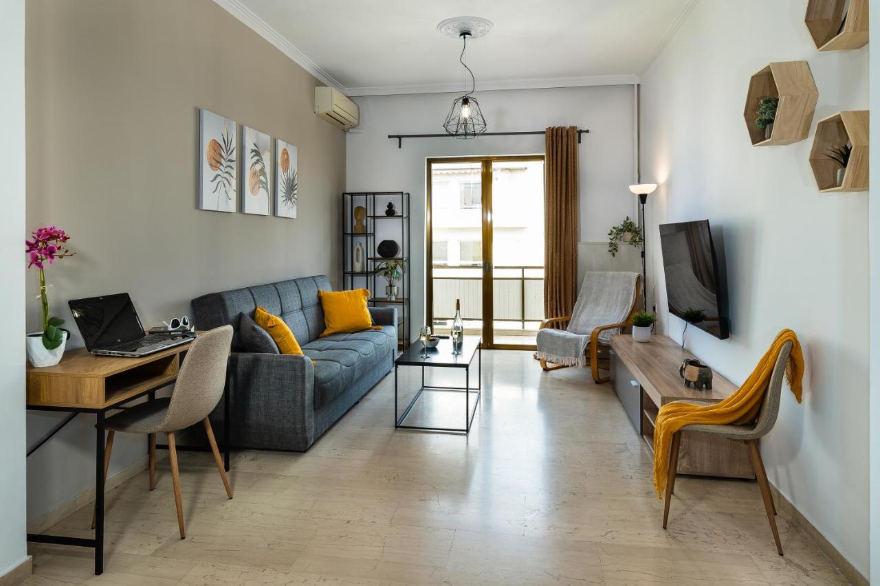 Central apt. with parking - 3 min from old port - B&B